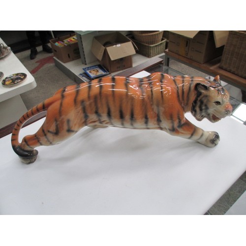 327 - Melba ware Lion and Tiger figurines