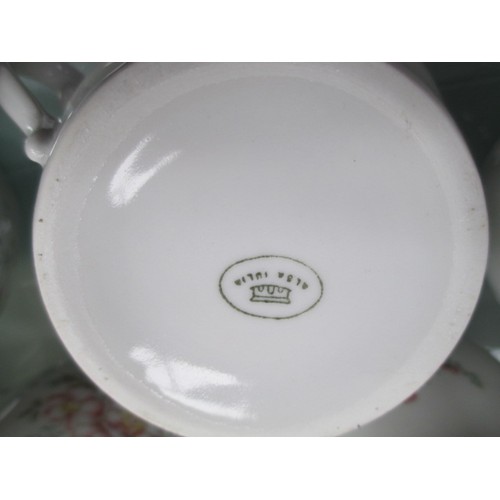 438 - 30 piece floral tableware