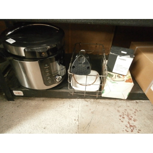 25 - Lot inc Pressure king cooker, handheld vacuum, mincer, etc