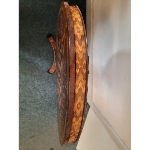 1 - 19th Century marquetry and inlaid games table. In beautiful condition with inlaid maple on satinwood... 