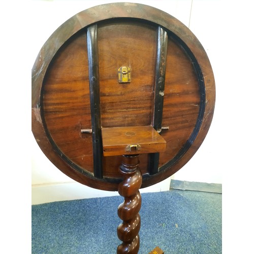 1 - 19th Century marquetry and inlaid games table. In beautiful condition with inlaid maple on satinwood... 