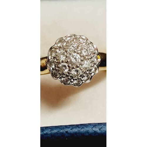 16 - 18ct Gold Ring with Diamond cluster 5.07g