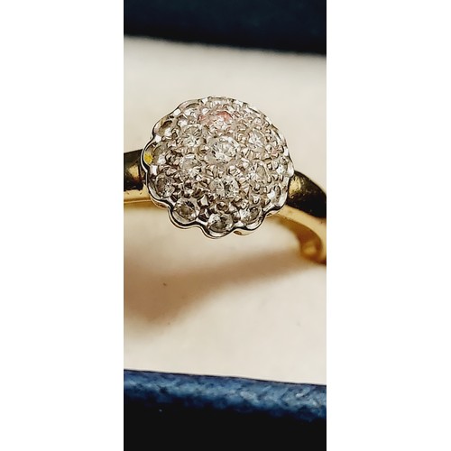 16 - 18ct Gold Ring with Diamond cluster 5.07g