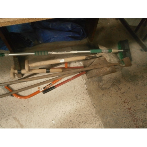 134 - Collection of garden tools