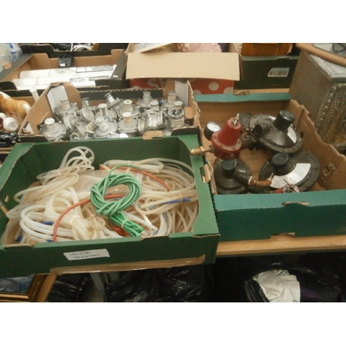 286 - Three boxes inc gas control valves, pipes, Regulator valves