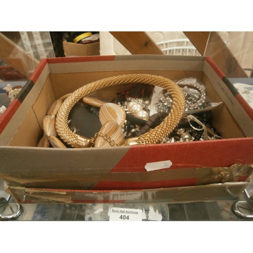 404 - Box of jewellery pieces