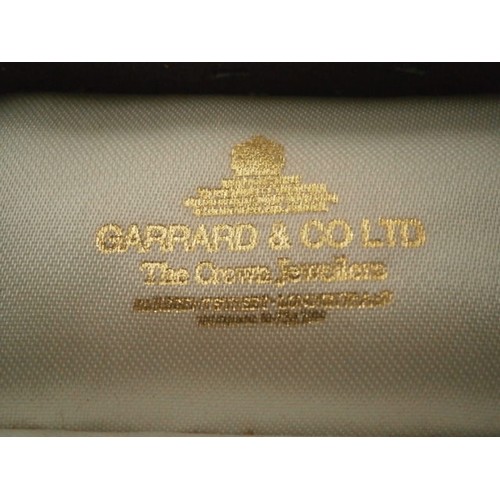 51 - 9ct gold hallmarked tie pin by Garrard & co ltd The Crown Jewellers - in original case weight 1.75G ... 