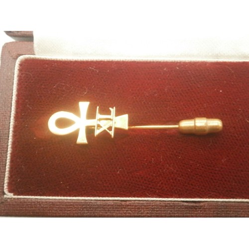 51 - 9ct gold hallmarked tie pin by Garrard & co ltd The Crown Jewellers - in original case weight 1.75G ... 