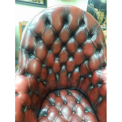 705 - Red leather chesterfield buttoned directors chair in very good condition