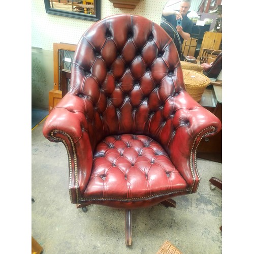 705 - Red leather chesterfield buttoned directors chair in very good condition