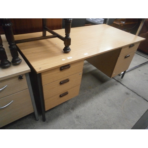 671 - Large 5 drawer office desk