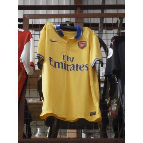 199 - Old Arsenal FC replica football shirt, adult size L