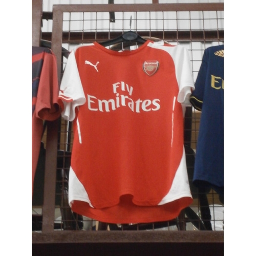 202 - Old Arsenal FC replica football shirt, adult size L