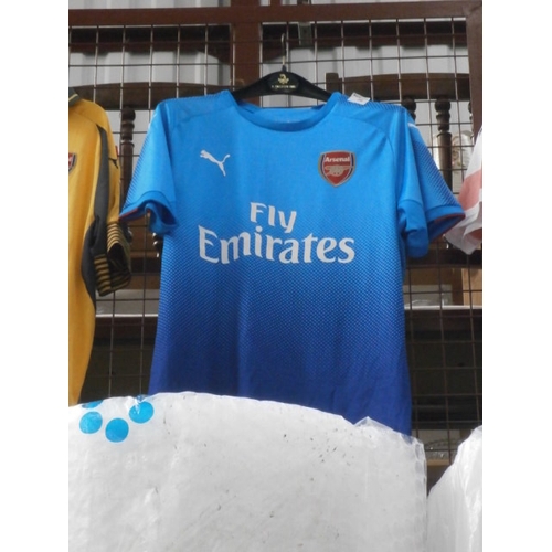 206 - Old Arsenal FC replica football shirt, adult size L