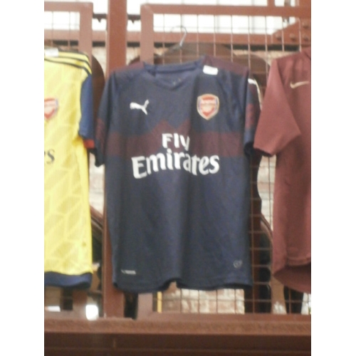 216 - Old Arsenal FC replica football shirt, adult size L