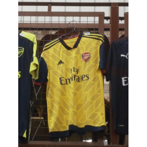 217 - Old Arsenal FC replica football shirt, adult size L