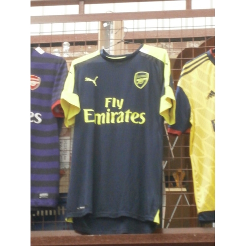 218 - Old Arsenal FC replica football shirt, adult size L