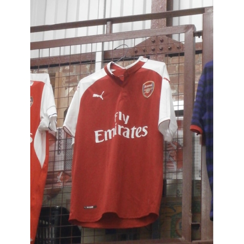 220 - Old Arsenal FC replica football shirt, adult size L