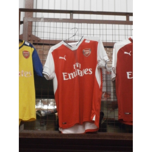 221 - Old Arsenal FC replica football shirt, adult size L