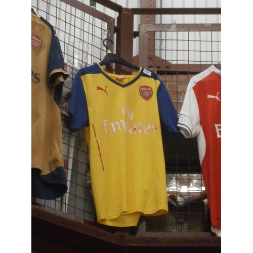 222 - Old Arsenal FC replica football shirt, adult size M