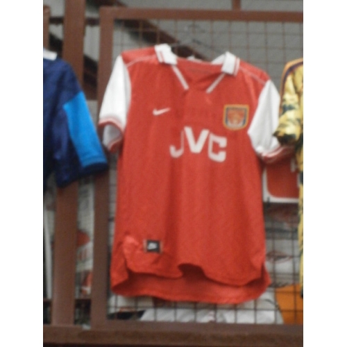 227 - Old Arsenal FC replica football shirt, adult size M