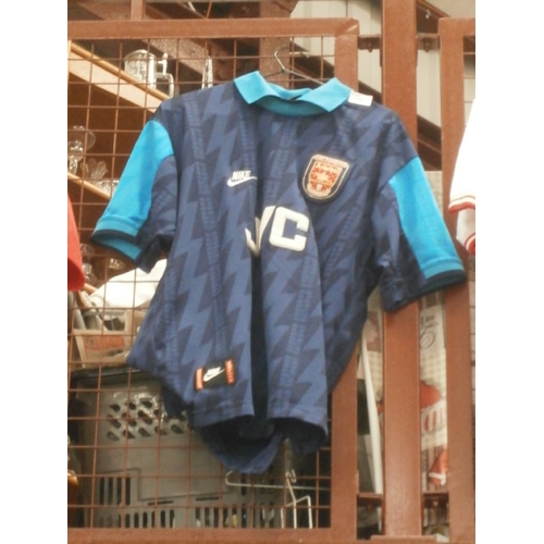 228 - Old Arsenal FC replica football shirt, adult size L