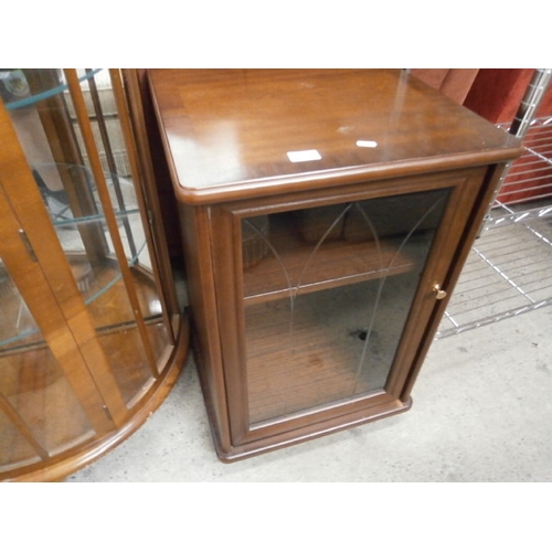 663 - Small glazed cabinet