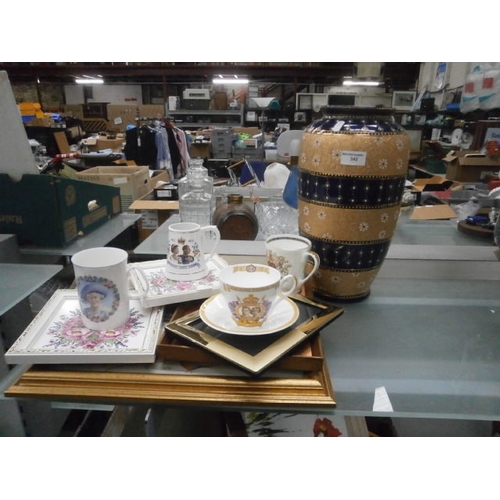 342 - Assorted items including Royal commemorative cups