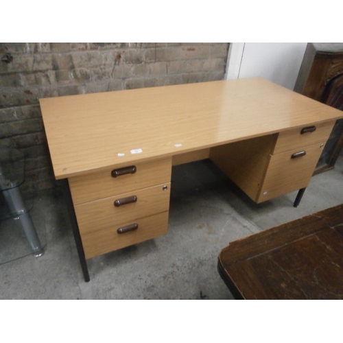 669 - Large 5 drawer office desk