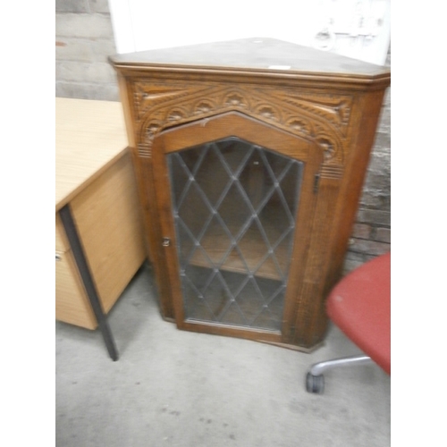 670 - Vintage carved corner cabinet with lead glazed door - af glass