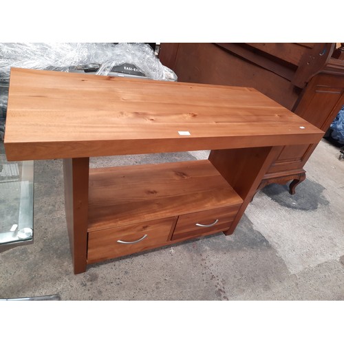 687 - Good quality modern side table with 2 lower drawers