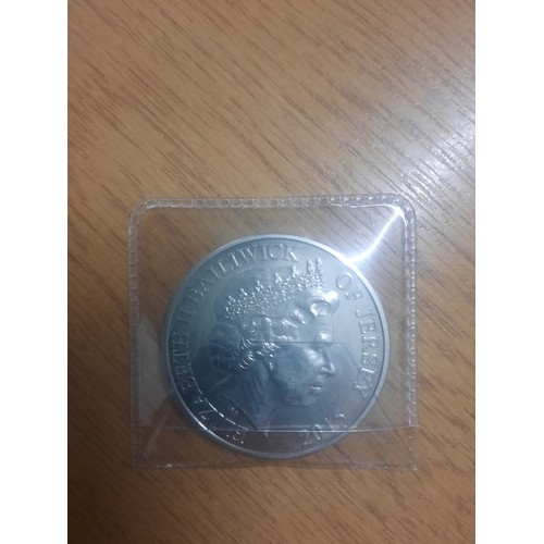 219 - 2015 The longest reigning monarch £5 coin