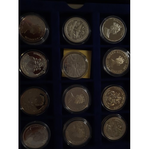 230 - The world at war commemorative coin collection with 36 silver coins inc £2 , 1 crown , $50 . 20 crow... 