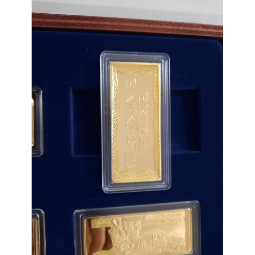 231 - The pounds ingots British banknotes gold plated bars collection