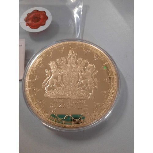 235 - Gold giants head of the house of Windsor HM Queen Elizabeth II gold plated coin 100mm diameter