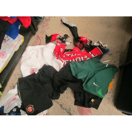 87 - Collection of football shirts, mostly Manchester United