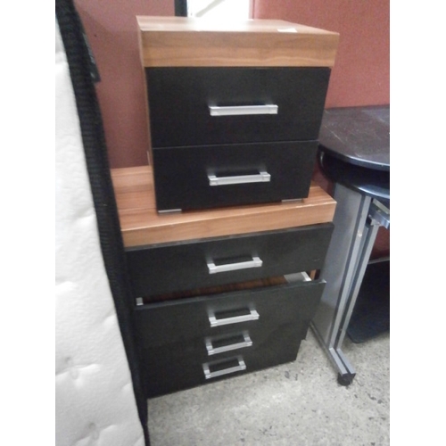 617 - 2 x small chests of drawers