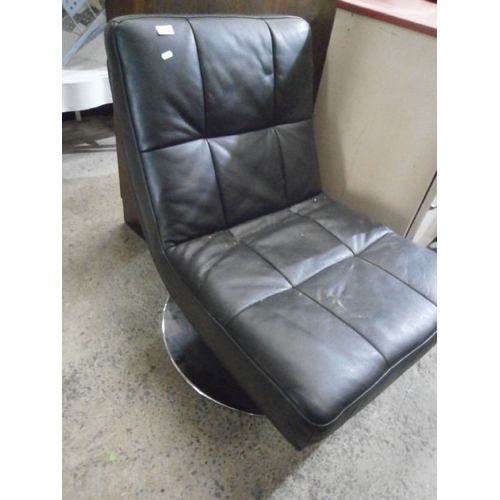 622 - A black faux leather swivel chair