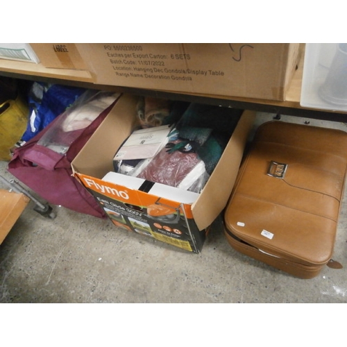 192 - Lot inc suitcase, assorted fabrics, home furnishings, etc