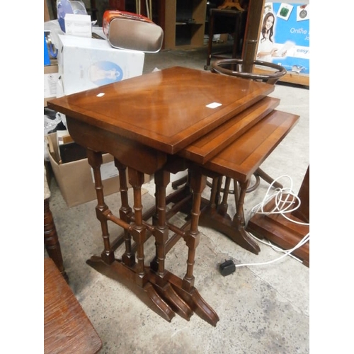 712 - Nest of 3 x vintage mahogany occasional tables