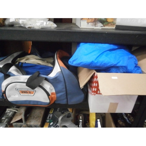 27 - Lot inc holdalls and sleeping bag