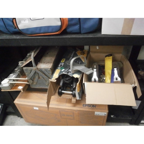 28 - Lot inc cantilever tool box, trolley jack, Stanley wood planes, etc