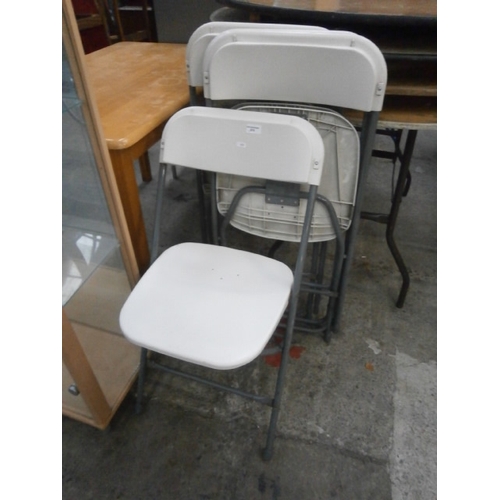 670 - Set of 4 x folding plastic chairs