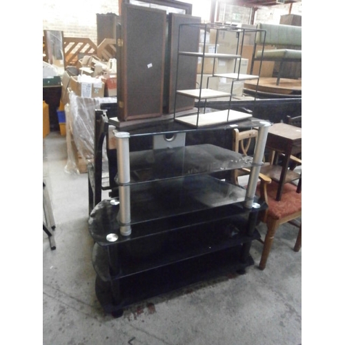 675 - 4 x items including 2 x TV stands