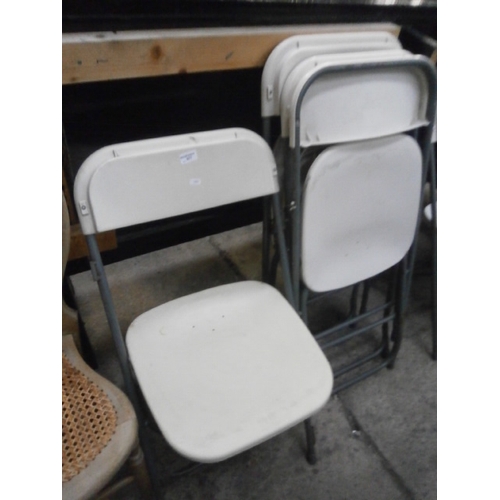 677 - Set of 4 x folding plastic chairs