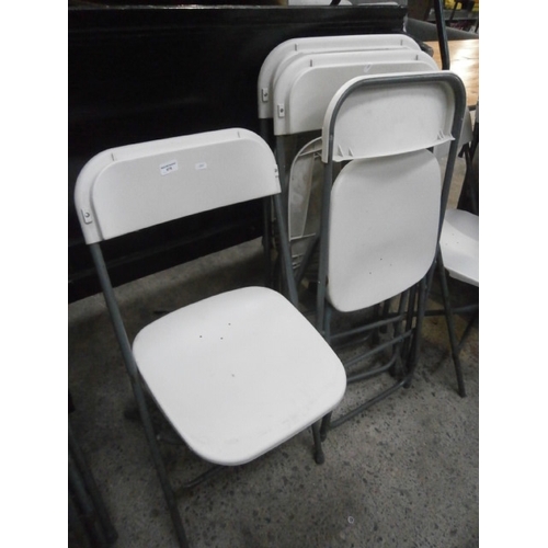 678 - Set of 4 x folding plastic chairs