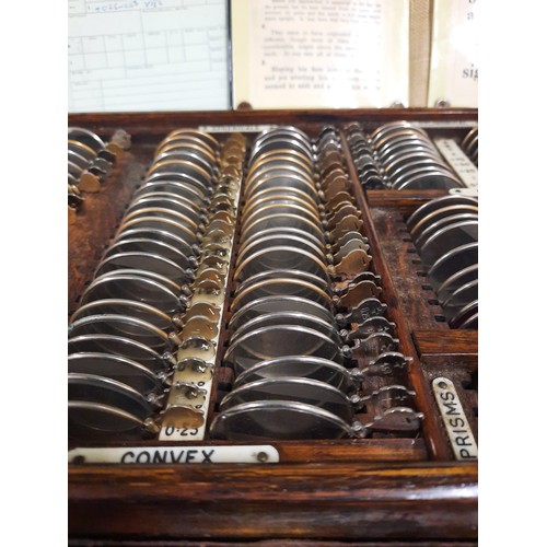 200 - Vintage opticians eye test set in original case with 131 lens & eye test book  possibly 1930s - 1940... 