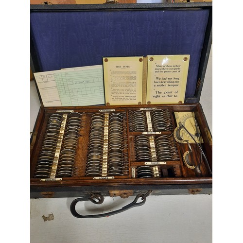 200 - Vintage opticians eye test set in original case with 131 lens & eye test book  possibly 1930s - 1940... 