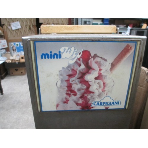 135 - Malibu Corporation ice cream maker