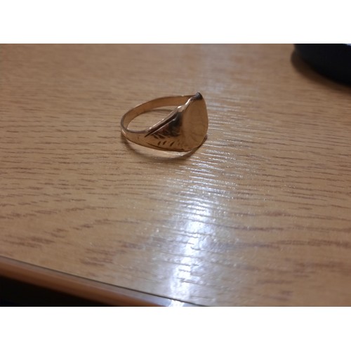 198 - 9 carat gold ring weight 4.70g